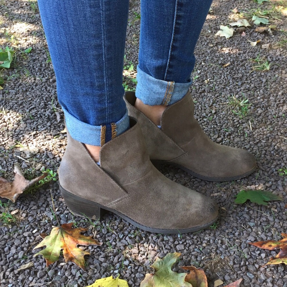 Me Too booties size 6.5